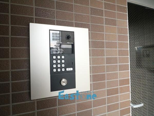オートロックシステム エントランスはオートロックシステムを採用
