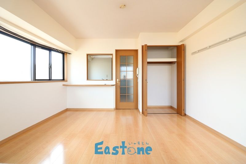 前面に高い建物がなく、東向きで陽当たりも良くて気持ちいい♪広めのキッチン・玄関・脱衣所が生活しやすい！