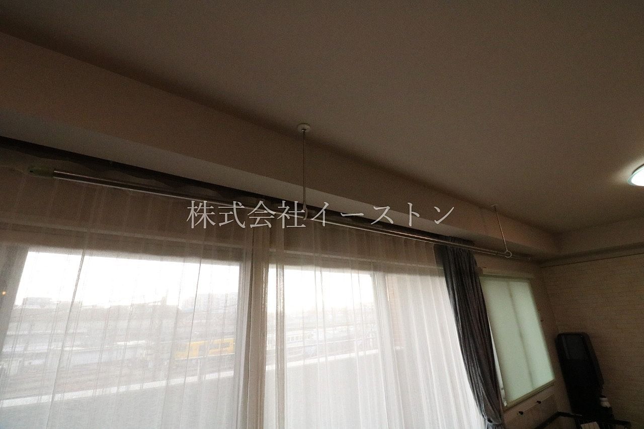桜島の灰が降っても、東向きの窓に面した室内物干しがあるので安心です♪