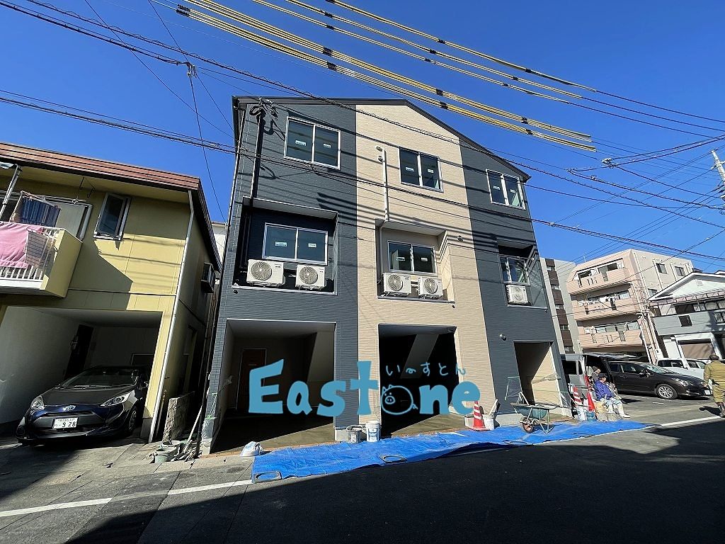 鹿児島県庁徒歩圏内の好立地に、珍しいテラスハウスが完成します♪
東向きで朝日をたっぷり浴びれる可愛いお部屋で新しい生活を始めてみませんんか？